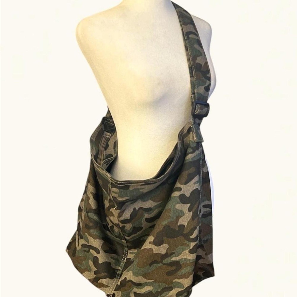 Awesome Unisex Large Capacity  Crossbody Tote - Camo - New!